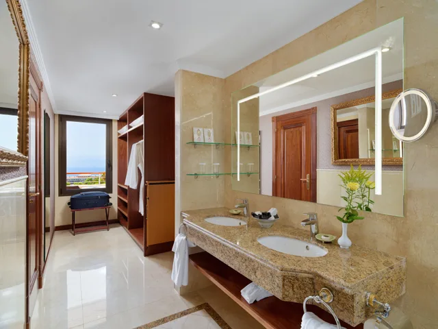 غرفة ديلوكس بسرير مزدوج بإطلالة على البحر، Hotel Botanico and The Oriental Spa Garden 4/4