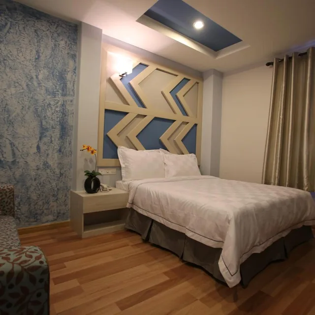 جناح، Sunshine Inn Plus 2/9