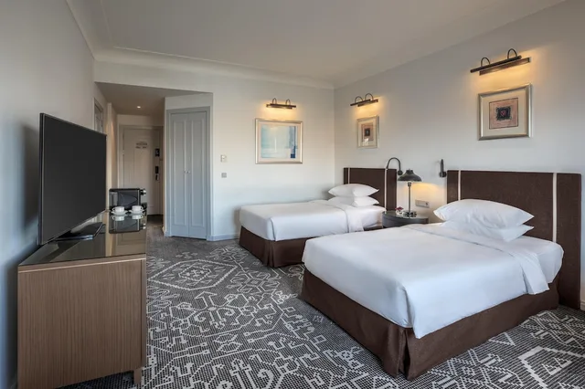 غرفة كلوب بسريرين منفصلين، Hyatt Regency Baku 3/9