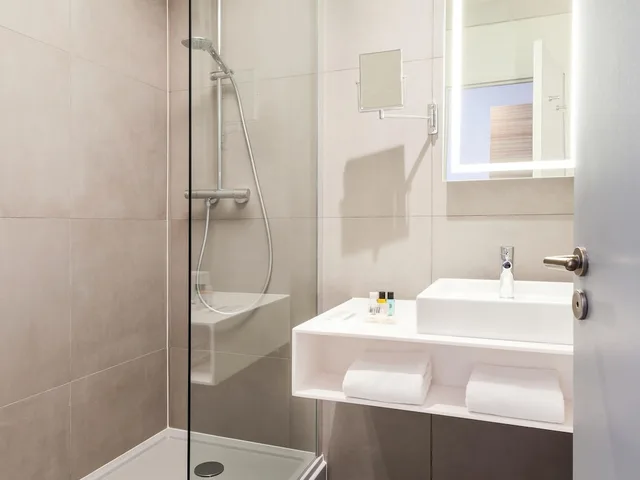 غرفة كلاسيكية بسرير مزدوج مع أريكة، Novotel Tours Centre Gare 7/9