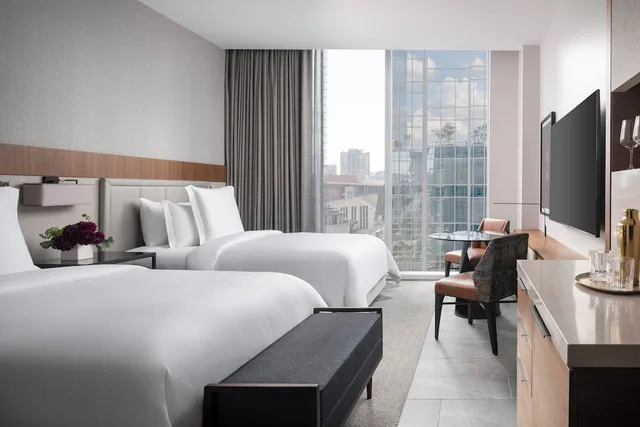 جناح تنفيذي بسريرين مزدوجين بإطلالة على النهر لذوي الإعاقة، Four Seasons Hotel Nashville 1/2