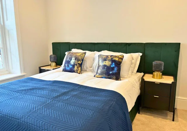 2 Bedrooms, Apartment, 2 Double Beds, Charles Hope Salisbury Centre 5/10
