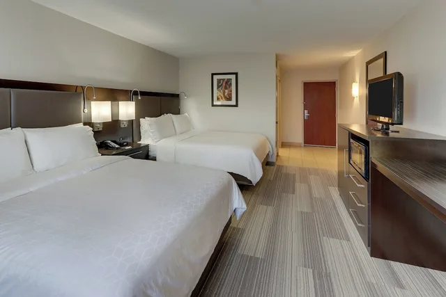 غرفة قياسية بسريرين كوين، Holiday Inn Express & Suites Dayton-Centerville by IHG 1/4