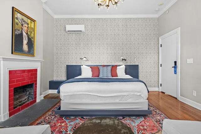 Monroe, Deluxe, Single, King Bed، Germantown Inn 1/10