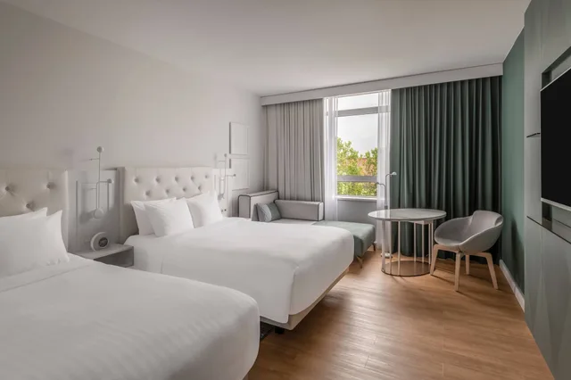 غرفة ديلوكس بسريرين مزدوجين، Munich Marriott Hotel 2/9