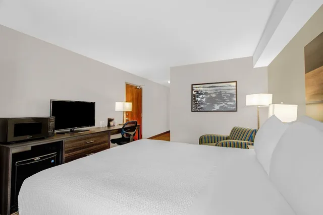 غرفة بسرير كوين، Days Inn & Suites By Wyndham Lindsay 1/7