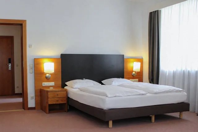 Classic, Double Bed, Schloss Hohenkammer 1/10