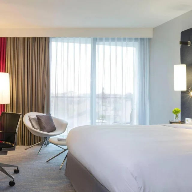 غرفة بريستيج بإطلالة على الحديقة بشرفة، Renaissance Paris Arc de Triomphe Hotel 9/10
