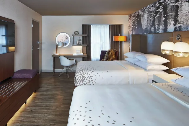 غرفة بسريرين مزدوجين لذوي الإعاقة، The Del Monte Lodge Renaissance Rochester Hotel Spa 1/5