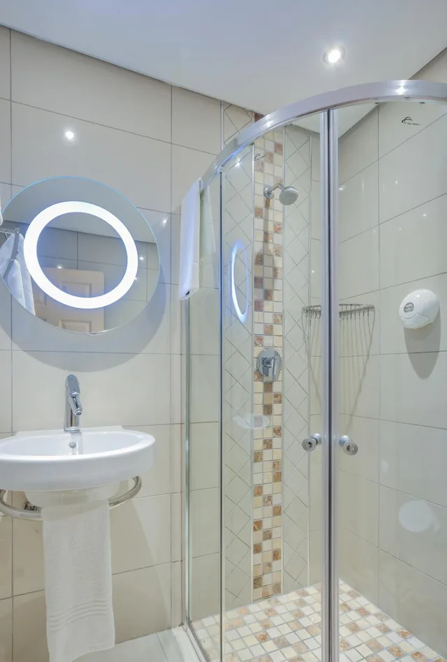 Deluxe, Double Bed, The Cycad Lodge & Chalets 3/4
