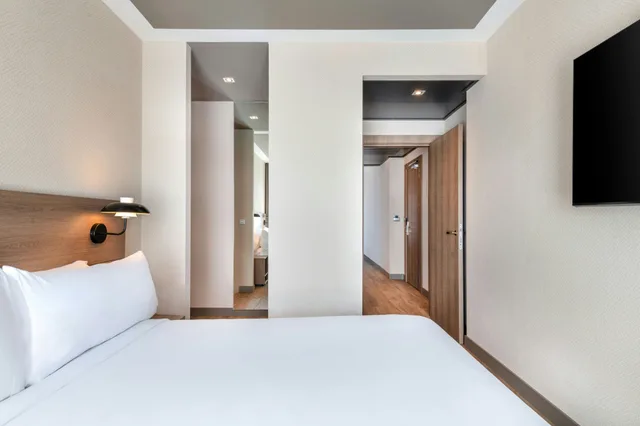 جناح جونيور، AC Hotel Atocha by Marriott 2/6