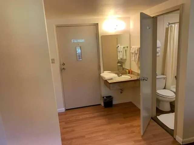 Deluxe, Single, 2 Queen Beds, Mountain View, Balcony، Monarch Mountain Lodge 2/2