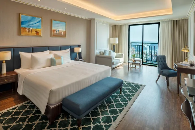Deluxe, Queen Bed, Bay View، Flc Ha Long Bay Golf Club And Luxury Resort 1/10