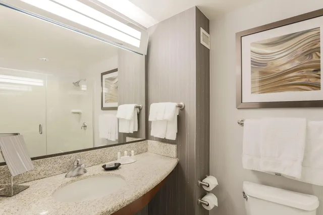 غرفة بسرير كينج، Courtyard by Marriott San Jose Campbell 1/2