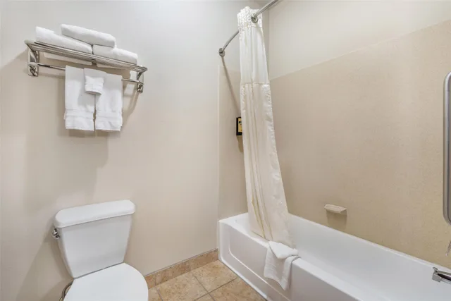 جناح بسرير كينج، Best Western Plus Eastgate Inn & Suites 7/7