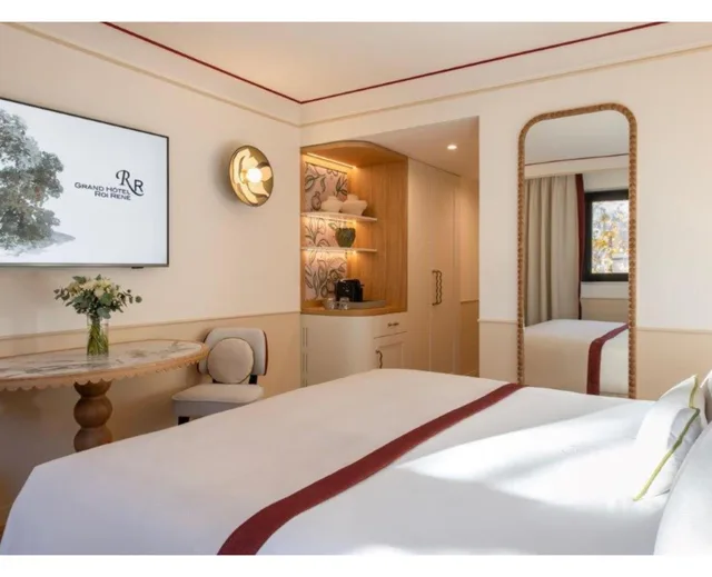 غرفة سوبيريور عائلية بإطلالة على المسبح، Grand Hotel Roi Rene Aix - MGallery Collection 1/4