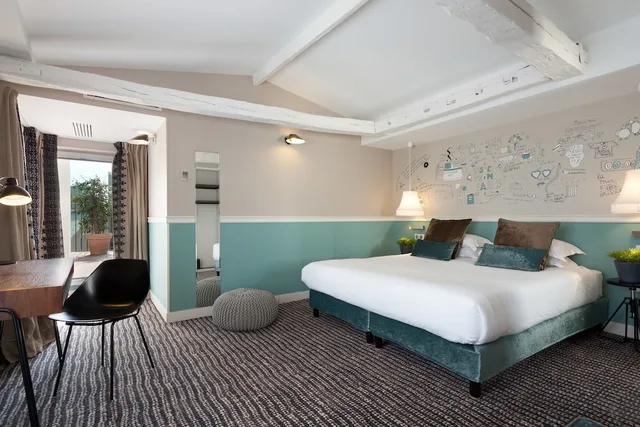 غرفة ثلاثية بسرير مزدوج مع أريكة، Hotel Des 3 Poussins 4/7