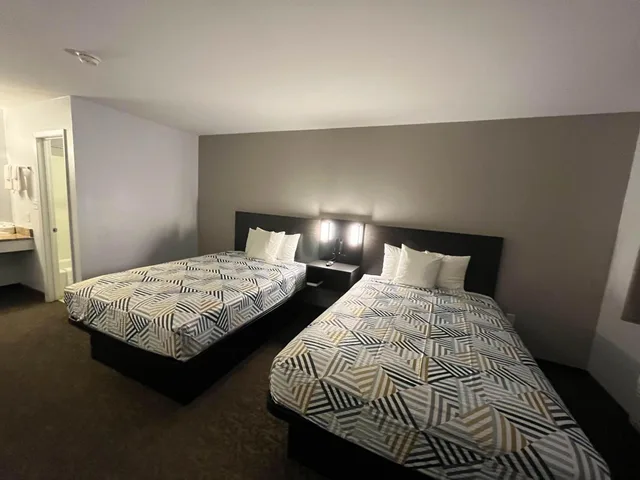 1 King Bed - Mob Acc RI Shwr Nsmk Micfridg، Motel6 Junction, TX - Llano River 3/10