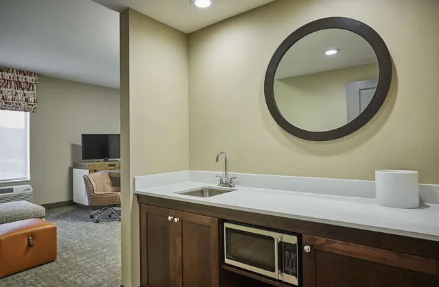 جناح استوديو بسرير كينج، Hampton Inn and Suites Roseburg 4/4