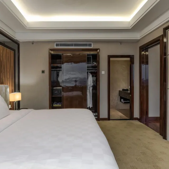 جناح جونيور، SWISS-BELHOTEL HARBOUR BAY 10/10