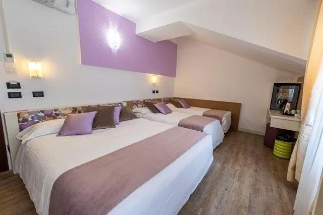 غرفة رباعية، Hotel Le Palme 2/4