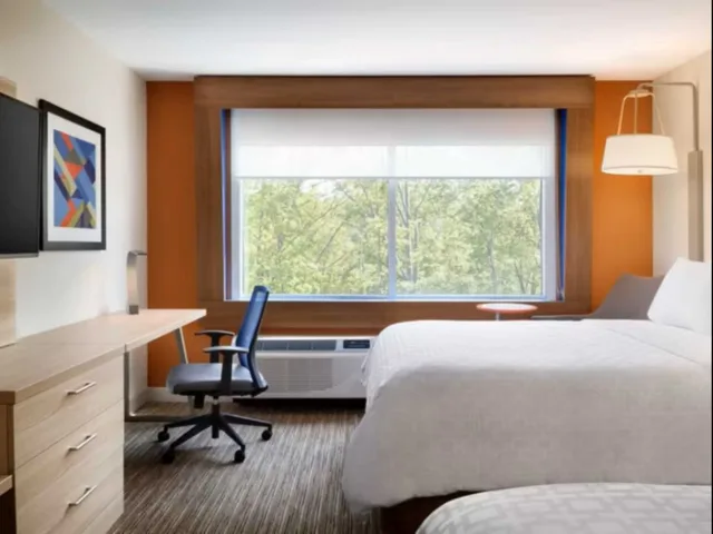 غرفة قياسية بسريرين كوين لذوي الإعاقة، Holiday Inn Express Suites Aurora 3/6