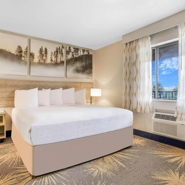 غرفة قياسية بسرير كينج للمدخنين، Days Inn by Wyndham Cortez 3/8