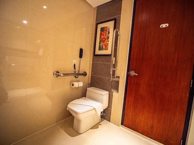 غرفة بسريرين منفصلين لذوي الإعاقة، Best Western Plus The Ivywall Hotel 6/8