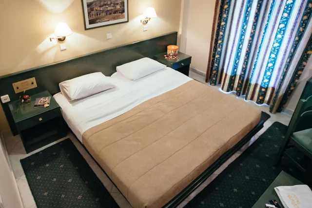 غرفة قياسية بسرير فردي بإطلالة على المدينة بشرفة، IGNATIA HOTEL 2/3