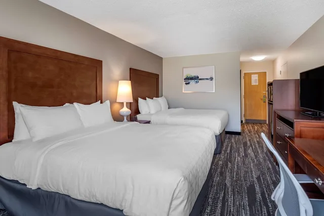 غرفة قياسية بسريرين كوين، Clarion Inn Sheffield Muscle Shoals 1/5