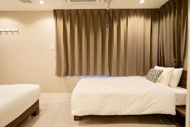 غرفة قياسية بسرير كوين وسرير فردي في المبنى الرئيسي، Hotel 88 Shinsaibashi 2/10