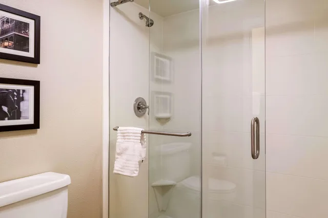 جناح بسرير كينج، Comfort Inn and Suites At Copeland Tower 3/3