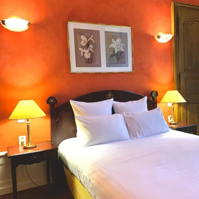 جناح بسرير كوين، Hotel D haussonville 1/2