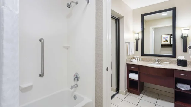 جناح بسريرين كينج بغرفتي نوم مع أريكة، Homewood Suites By Hilton Shreveport 2/4