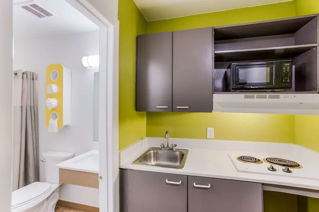 غرفة ديلوكس بسريرين مزدوجين بمطبخ صغير للمدخنين، Studio 6 Extended Stay - Jacksonville, FL - South 5/6
