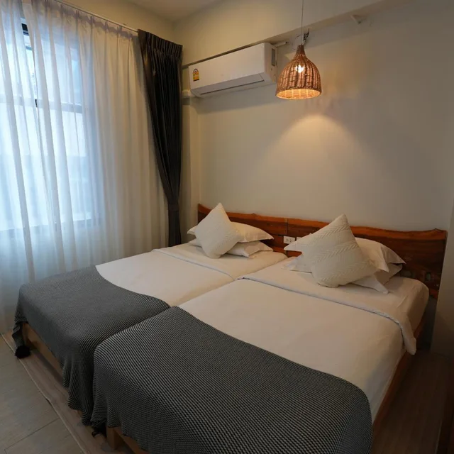 غرفة بريميوم بسريرين منفصلين، Yolo Bangkok Boutique Hotel 3/10