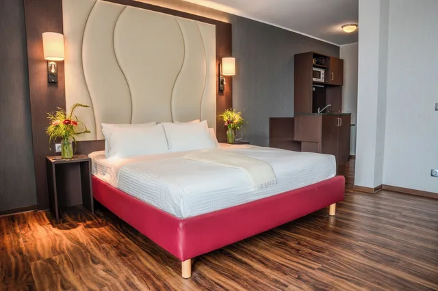 Studio, Suite, King Bed, Balcony, Airways Hotel Frankfurt Airport West 1/5