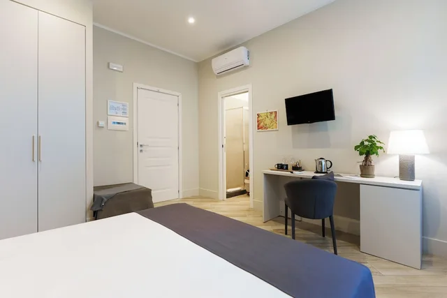 Tower, Luxury, Suite, Queen Bed, City View، It's Room 9/10
