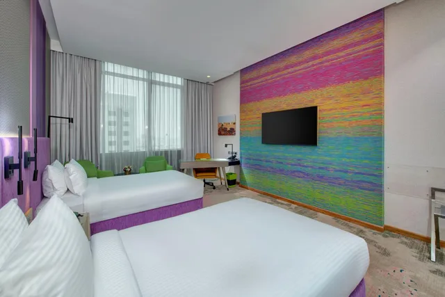 غرفة بسرير فردي بإطلالة على المدينة للمدخنين، La Quinta by Wyndham Abu Dhabi Al Wahda 1/7