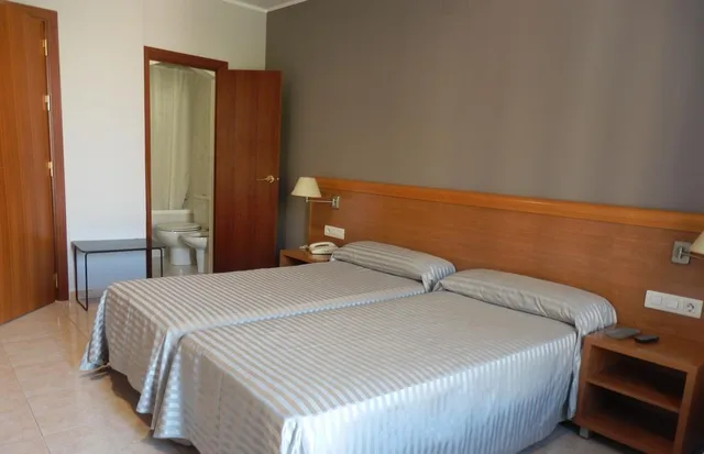 Standard, Double Bed, Ingles 1/3