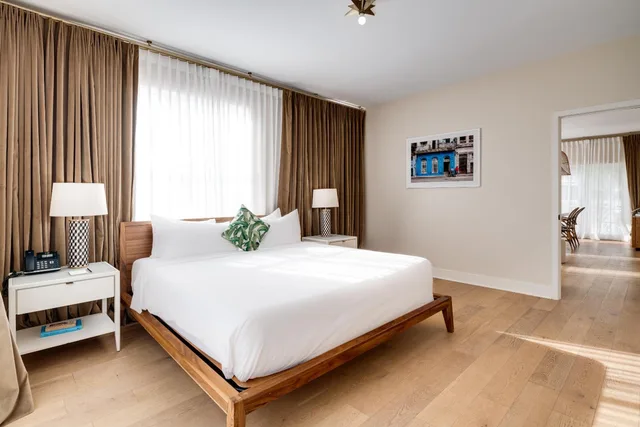 جناح غراند بسرير كينج بشرفة بغرفة نوم واحدة، The Savoy Hotel & Beach Club 4/7