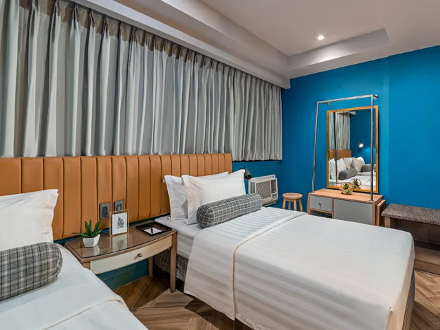 غرفة بسرير مزدوج في المبنى الرئيسي، Makati Palace Hotel 1/2