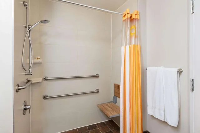 غرفة بسرير مزدوج لذوي الإعاقة، La Quinta Inn & Suites by Wyndham New York City Central Park 4/5