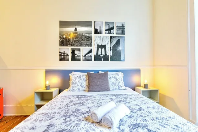غرفة ديلوكس ثلاثية بسرير مزدوج وسرير فردي بإطلالة على المدينة بحمام مشترك، Ambiente Hostel 6/8