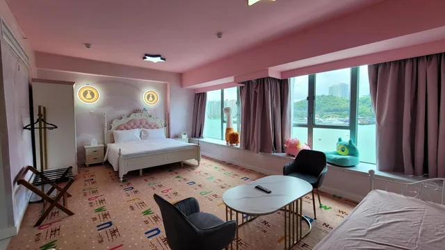 Theme Seaview Suite, Grand Bay View Hotel 5/8