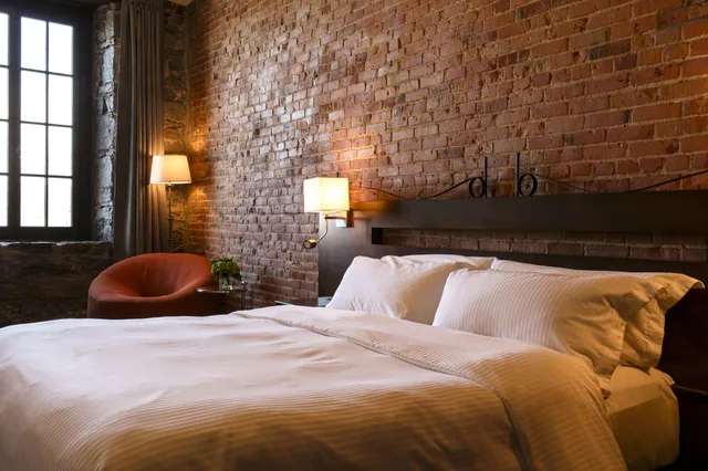 غرفة ديلوكس بسرير كينج، Auberge du Vieux-Port 1/4