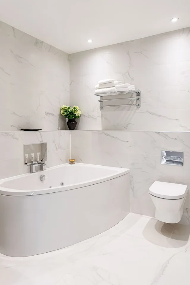 جناح بسرير كينج بحوض جاكوزي، Bunratty Castle Hotel & Leisure Club, BW Premier Collection 2/2