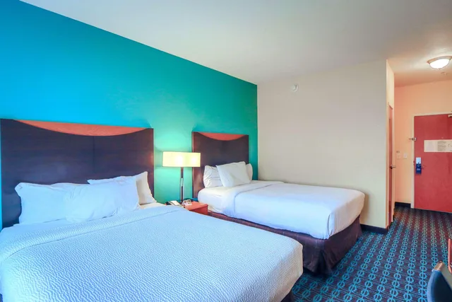 غرفة رباعية بسريرين كوين، Comfort Inn & Suites Houston North - Spring 1/3