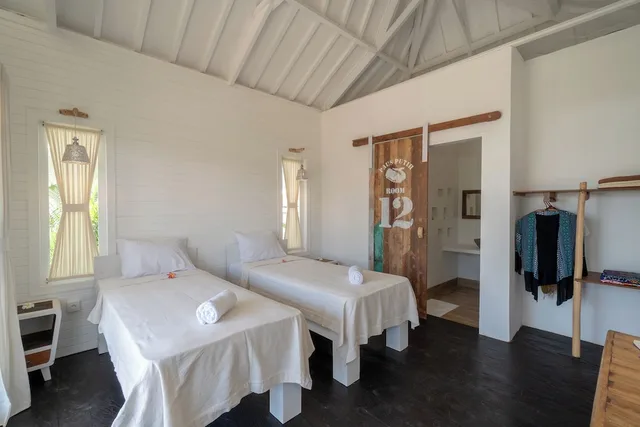 غرفة ديلوكس بسريرين منفصلين بإطلالة على الحديقة، Paus Putih Hotel Lembongan 2/4