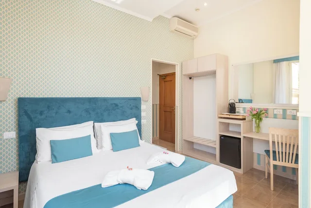 غرفة ديلوكس ثلاثية بسرير مزدوج وسرير فردي، Hotel Parker Roma 2/4